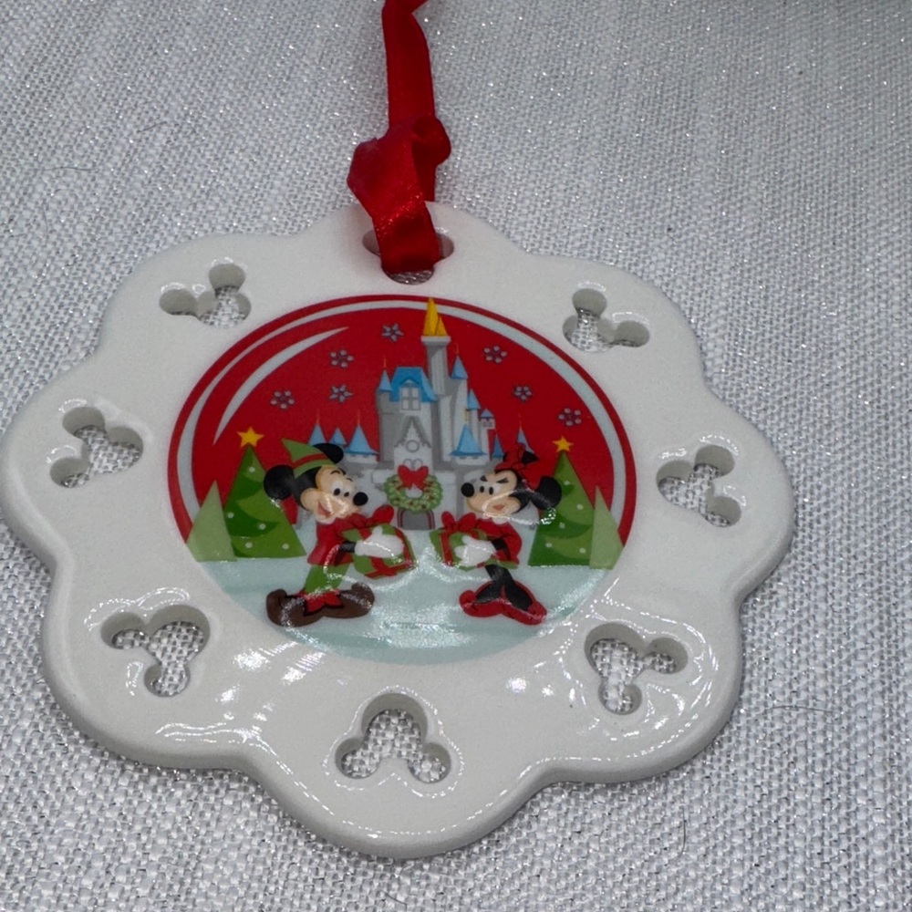 Disney Ornament with Mickey Mouse and Minnie Mouse 2009 passholder exclusive